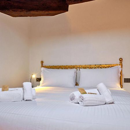 Apartmentsarena - Residenza Degli Scaligeri - Piazza Erbe Verona Eksteriør billede
