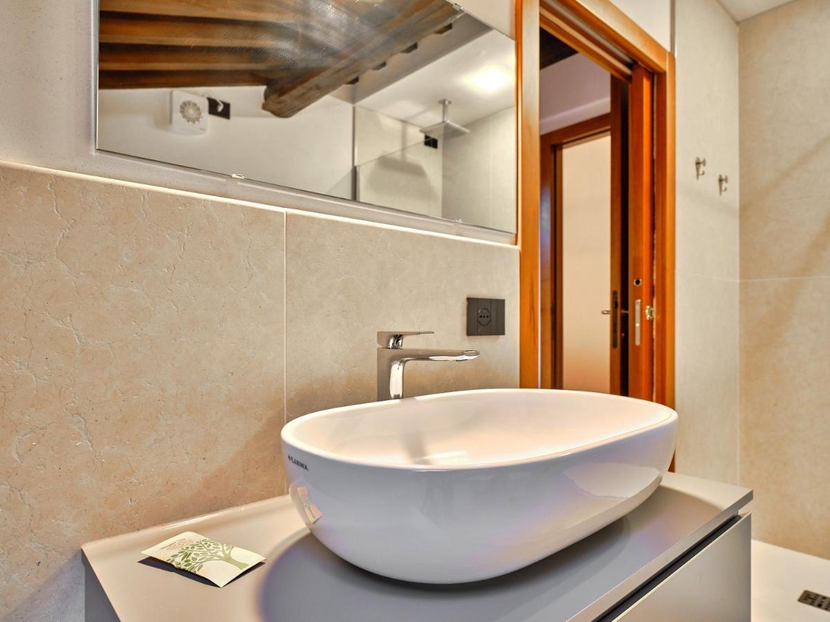 Apartmentsarena - Residenza Degli Scaligeri - Piazza Erbe Verona Eksteriør billede