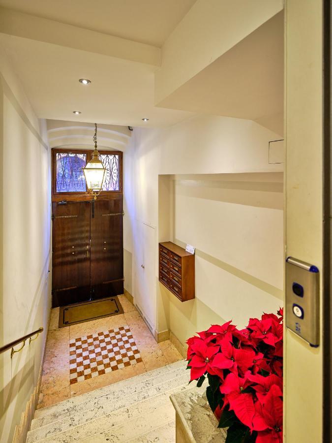 Apartmentsarena - Residenza Degli Scaligeri - Piazza Erbe Verona Eksteriør billede