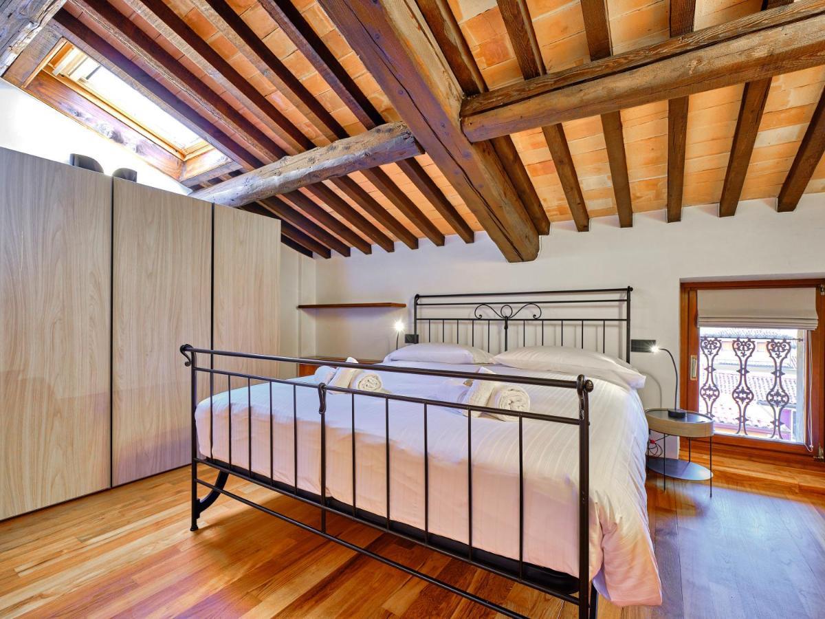 Apartmentsarena - Residenza Degli Scaligeri - Piazza Erbe Verona Eksteriør billede