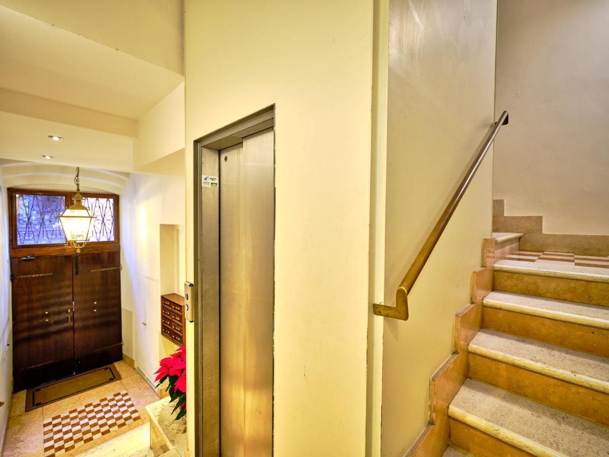 Apartmentsarena - Residenza Degli Scaligeri - Piazza Erbe Verona Eksteriør billede