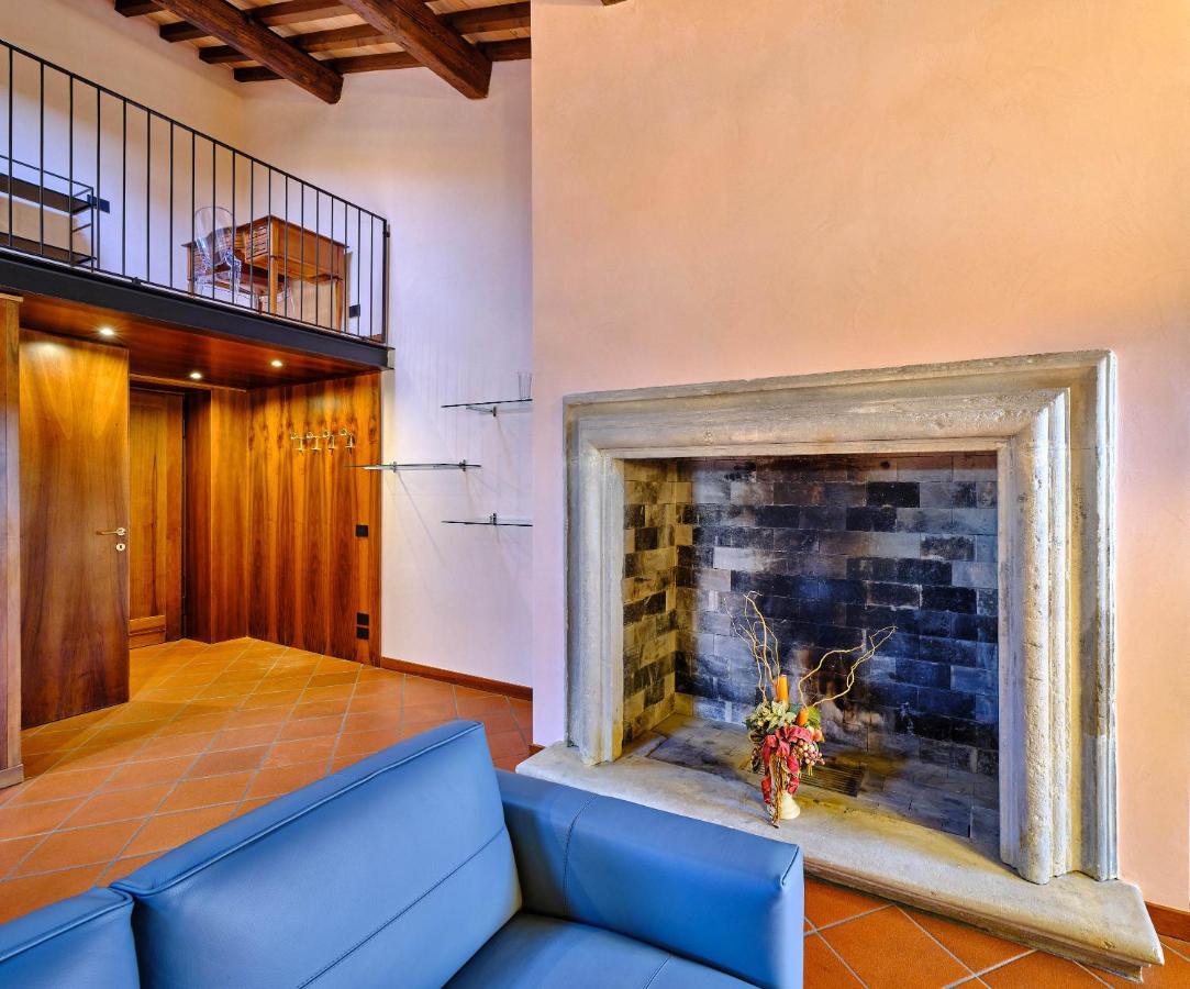Apartmentsarena - Residenza Degli Scaligeri - Piazza Erbe Verona Eksteriør billede